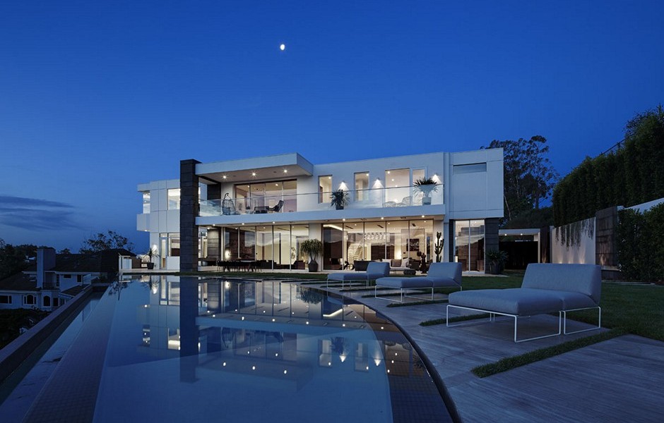 People Who Live in (These 10) Glass Houses Should Throw Parties