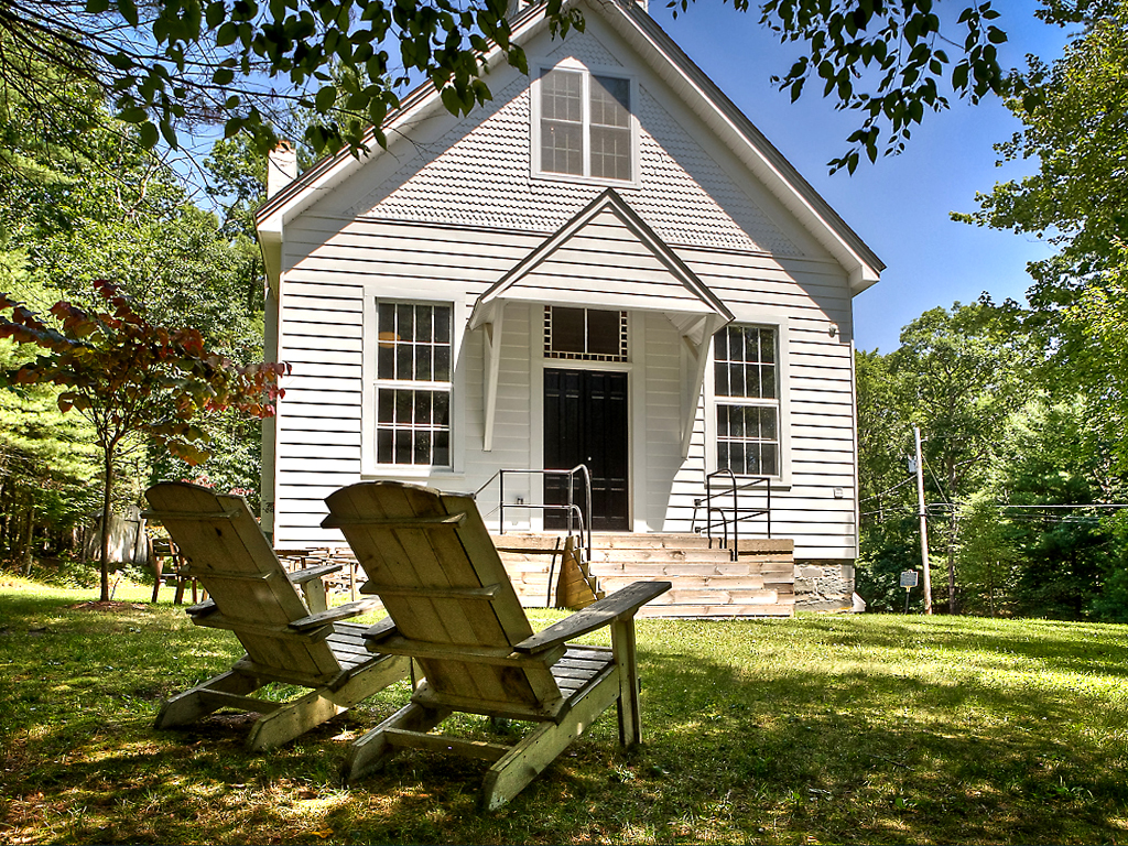 House Of The Week A Converted One Room Schoolhouse   29 6f6a80 