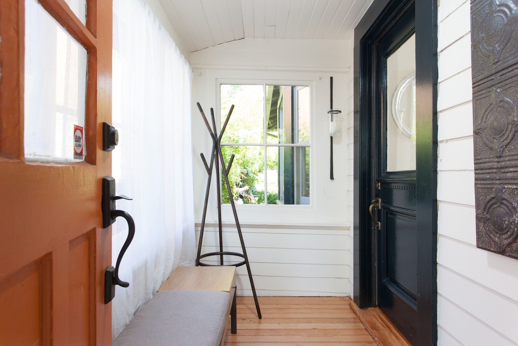 3 Steps to Creating an Organized Entryway (Even If You Don't Have the Space)