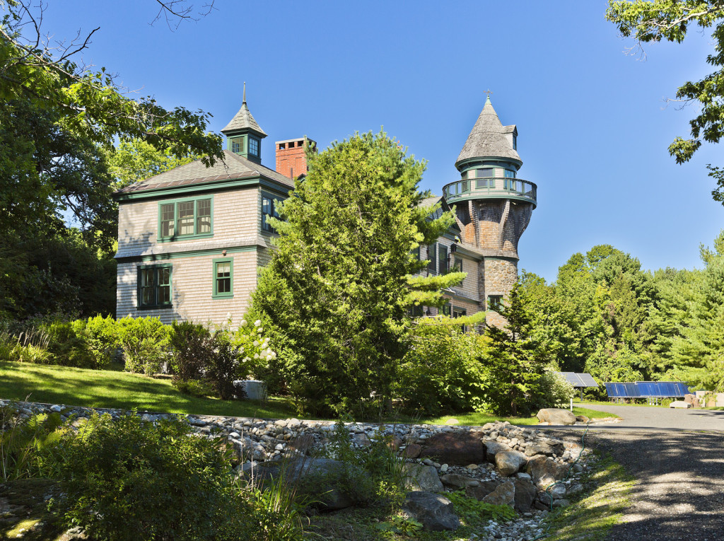 House of the Week: A Carriage House Built for a Castle in Maine