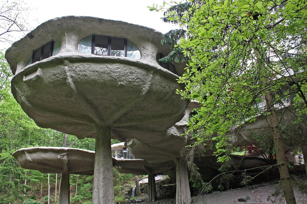 The odd and ornate Mushroom House in Cincinnati.: mildlyinteresting