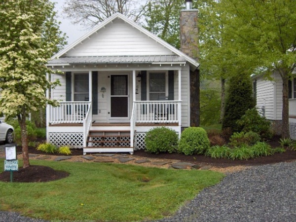 Rustic to Ritzy: Homes Under 500 Square Feet - Zillow Porchlight - Size: 400 square feet. Newland, NC