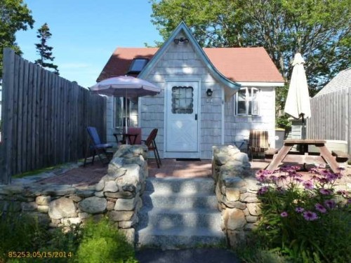  Tiny  Territory Homes  Under  400  Square  Feet 