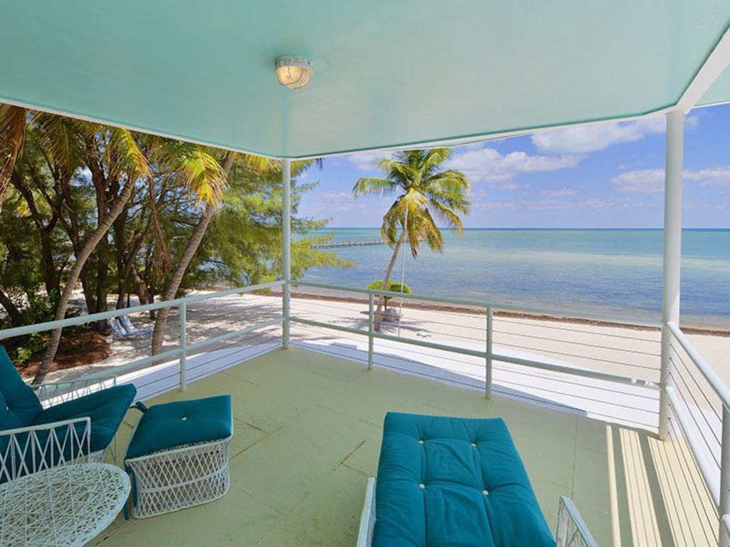 House of the Week: Beached Florida Keys Houseboat