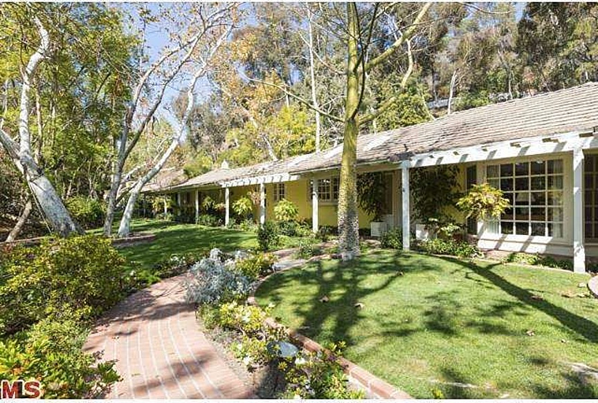 House of the Week: Old Hollywood Charm on Two Acres - External A1714c
