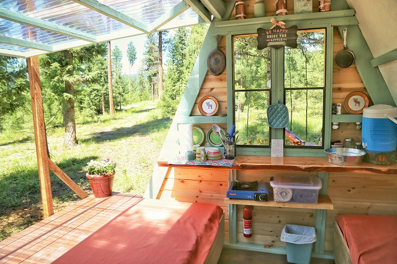 A-frame cabin with twin beds and kitchenette