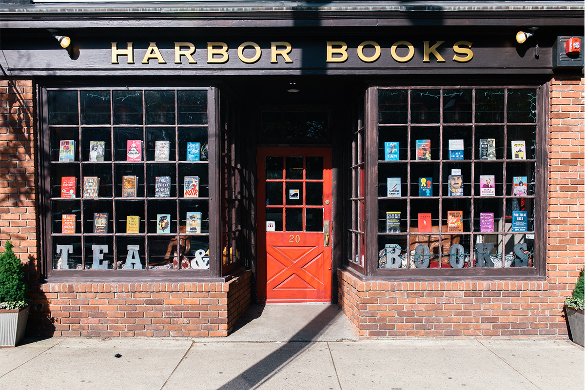The entrance of Harbor Books