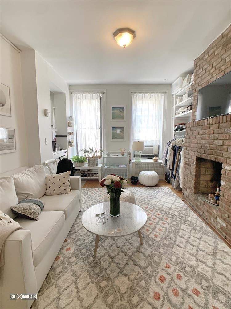 A photo of the living room in 22 Cornelia Street #7