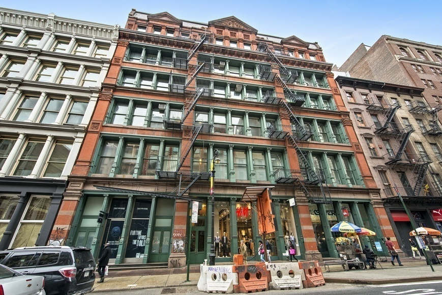 515 Broadway is a SoHo cast-iron landmarked building. 