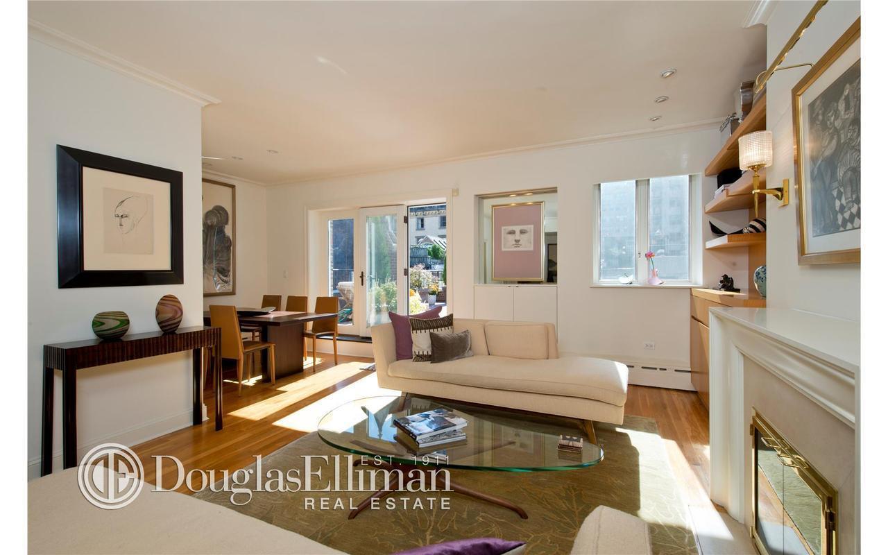 Anne Hathaway living room