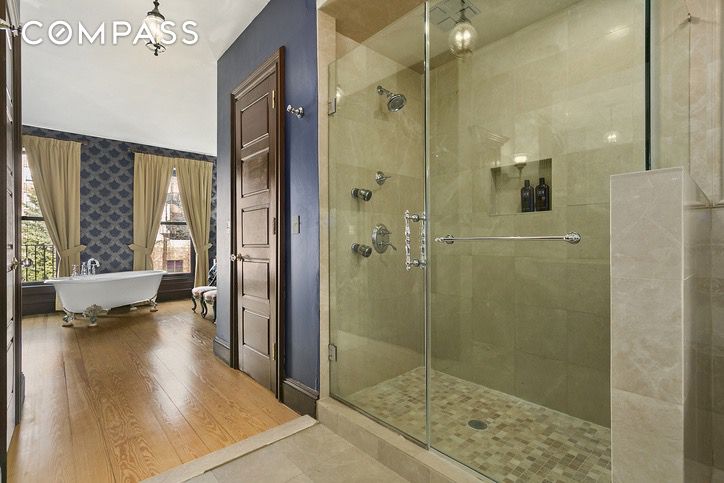 photo of shower and bathtub in master bedroom of 107 green avenue