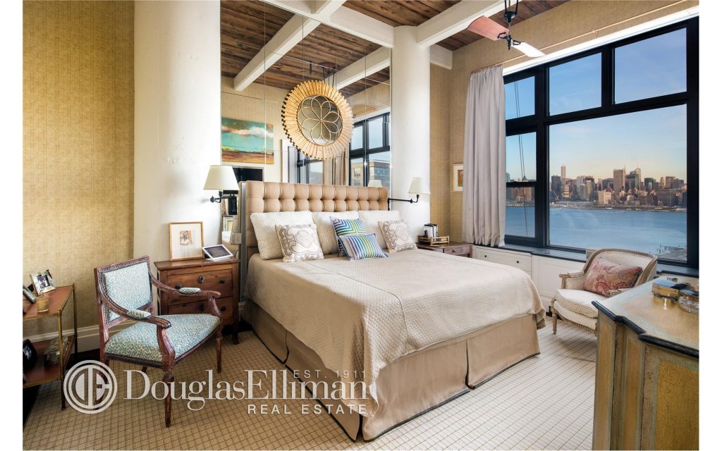 Photo of Eli Manning's Hoboken bedroom
