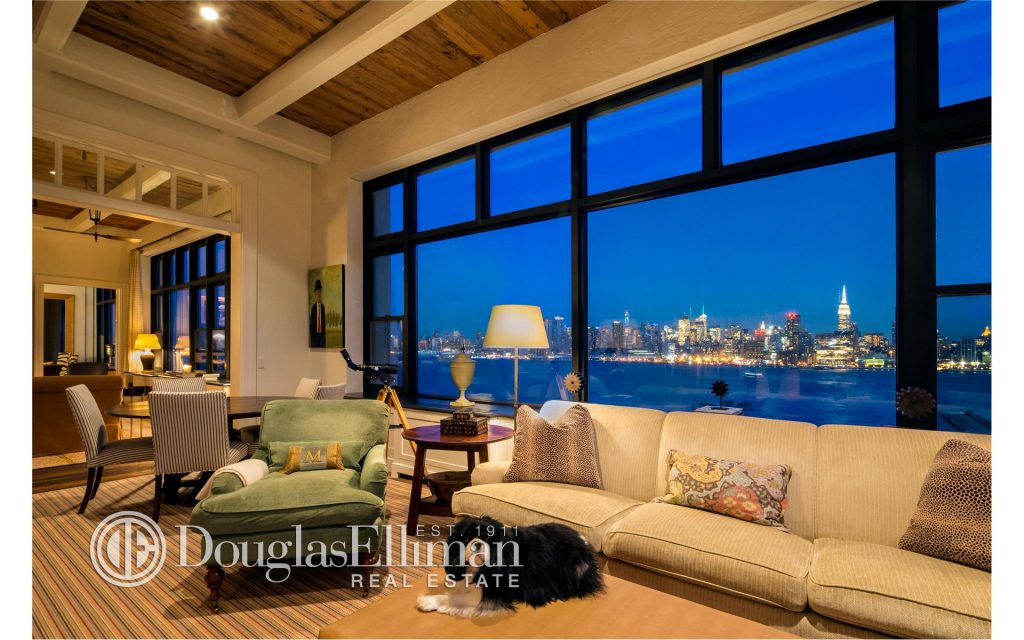 Photo of Eli Manning's Hoboken living room