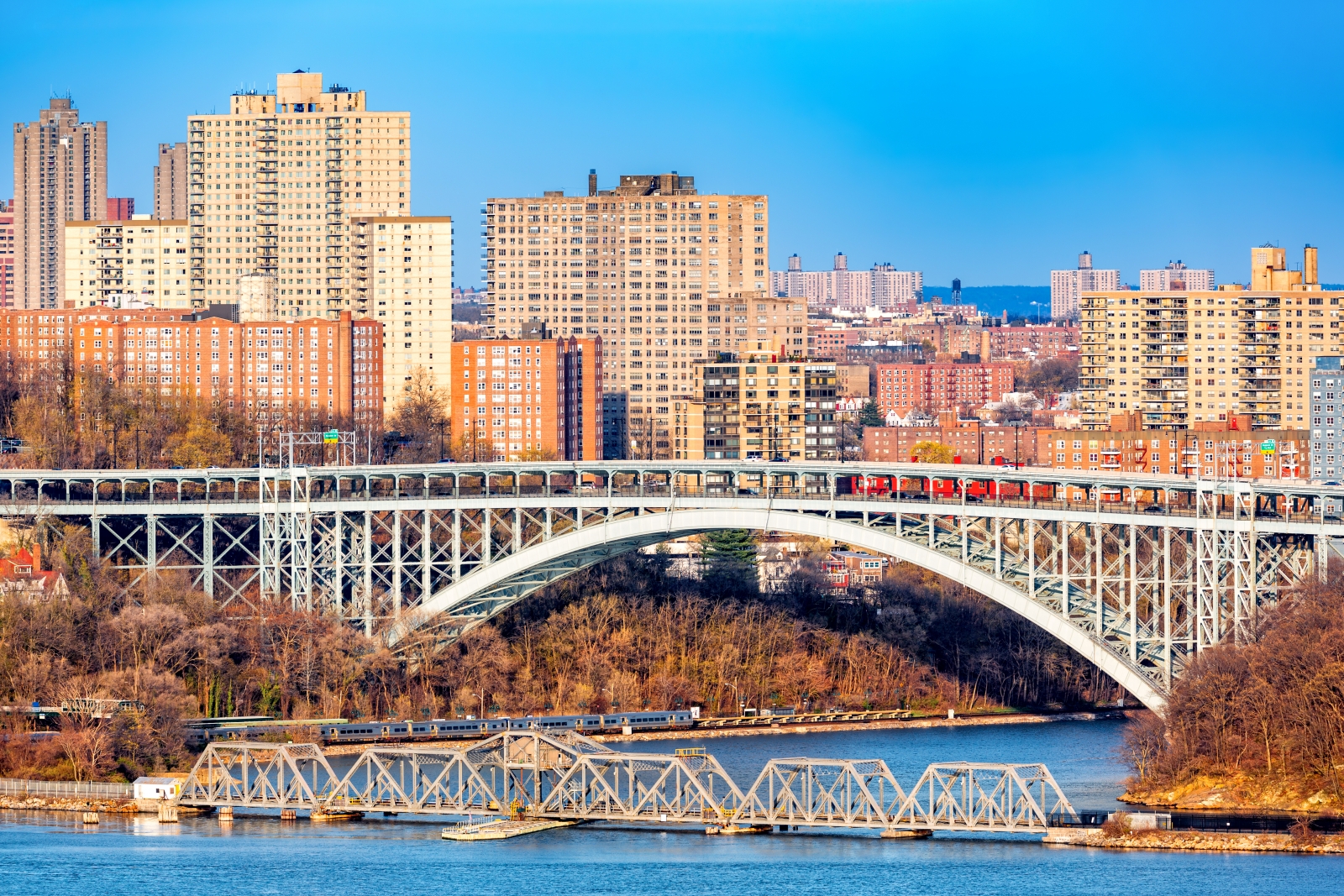 image of nyc bridges Henry Hudson Bridge