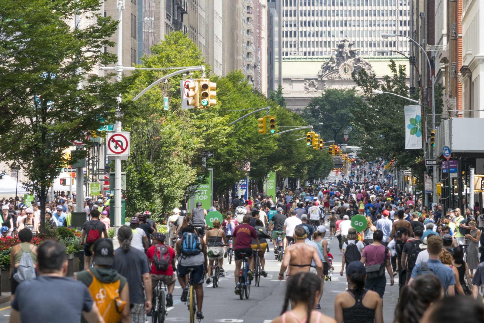 photo of summer streets in nyc