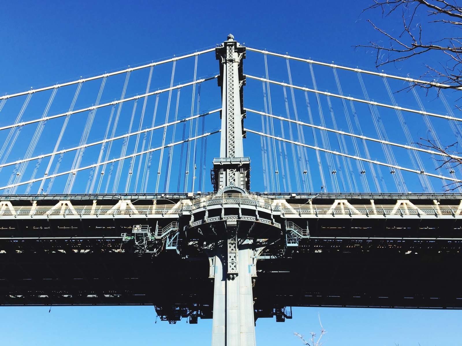 image of Manhattan Bridge tower