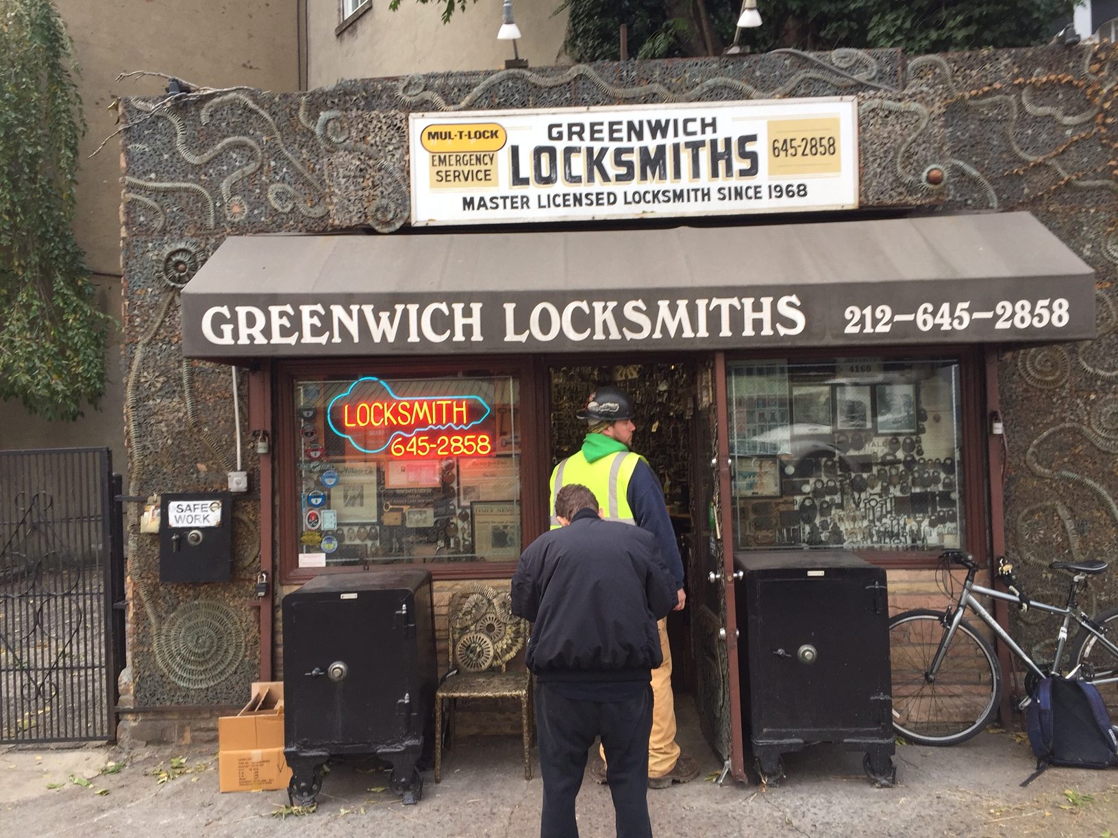 image of tiny Greenwich Locksmiths storefront in New York City