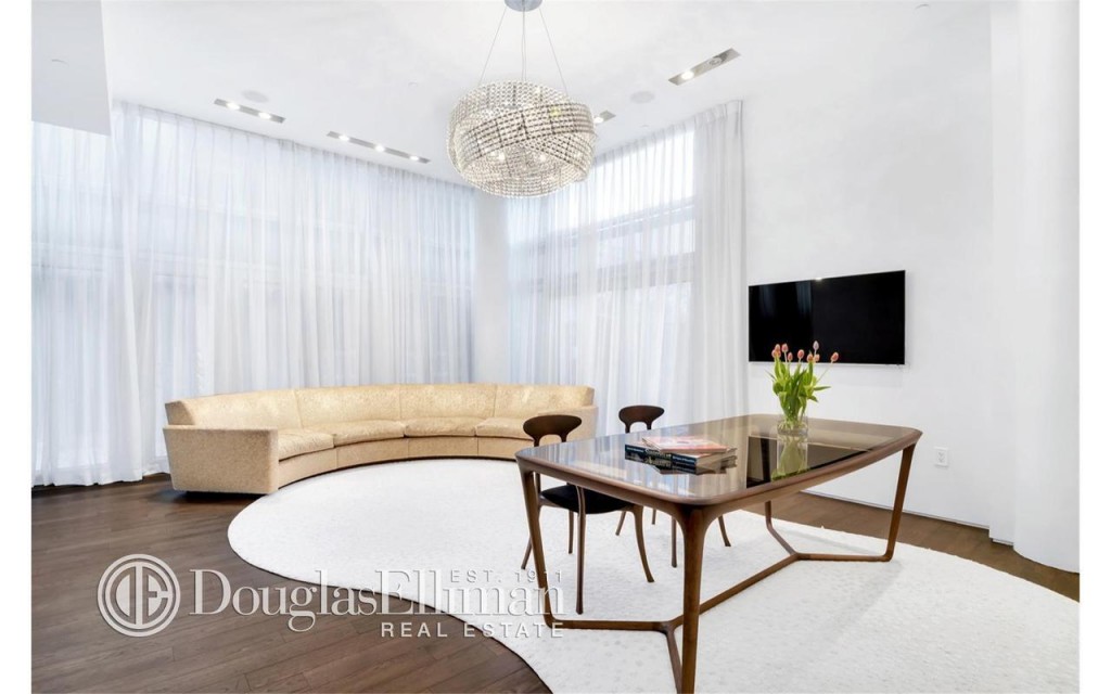 Irina Shayk living room
