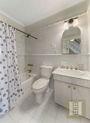 Photo of Mark Ruffalo bathroom