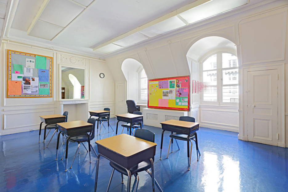 A classroom at La Scuola d'Italia Guglielmo Marconi, currently located at 12 East 96th Street.
