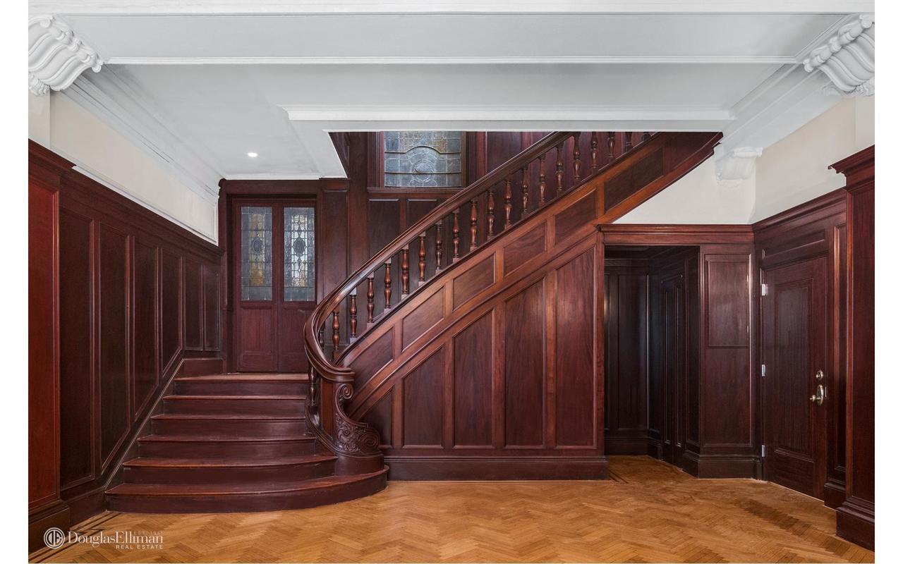 Photo of Tracy Mansion staircase used in Boardwalk Empire