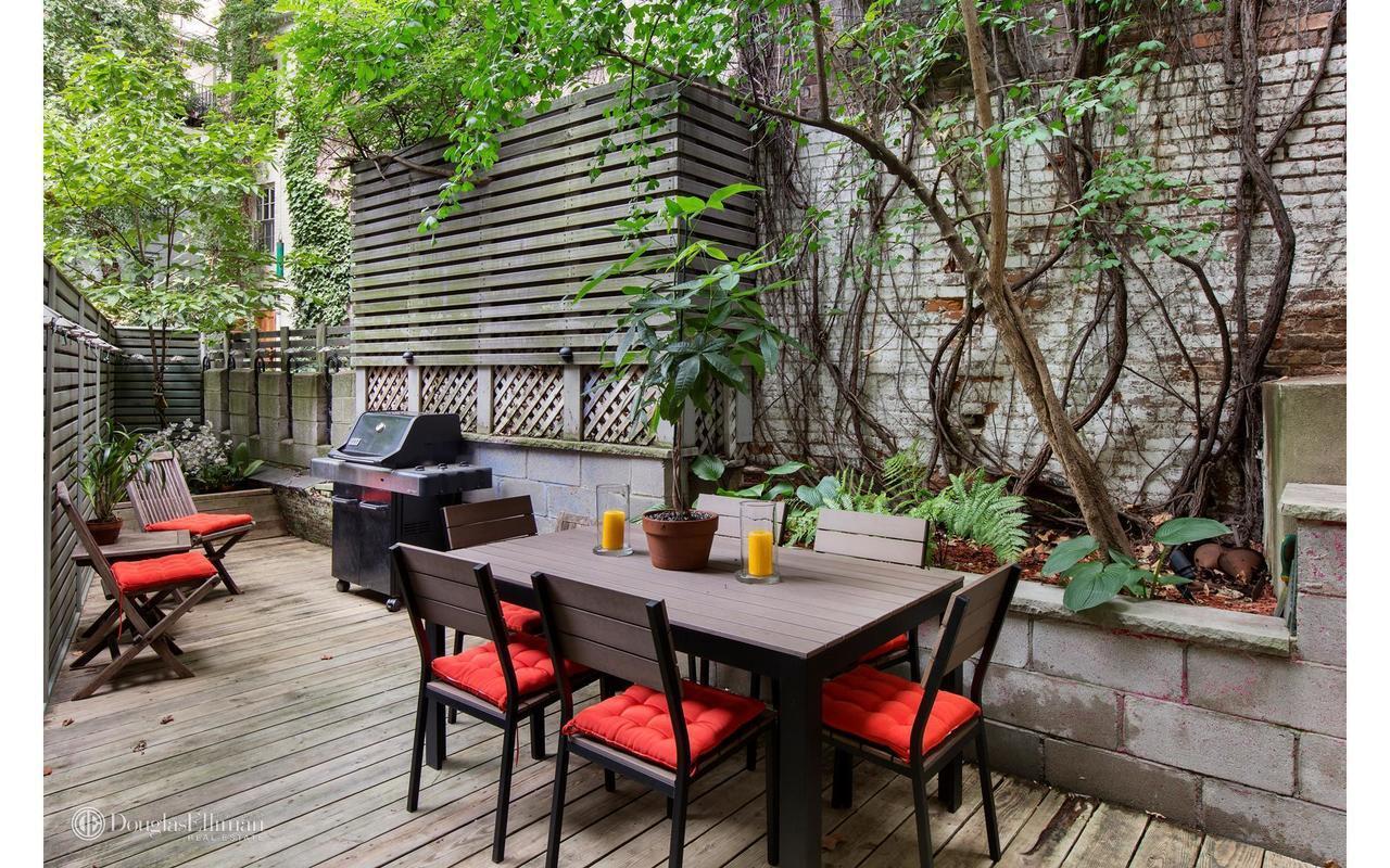 Photo of Linda Ellerbee's barbecue terrace at 17 St. Luke's place