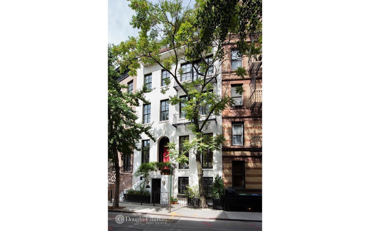 Photo of exterior of Linda Ellerbee's house at 17 St. Luke's place