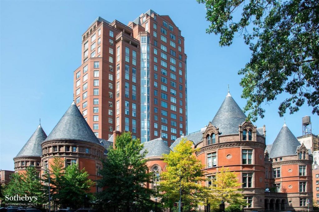 image of 455 Central Park West exterior