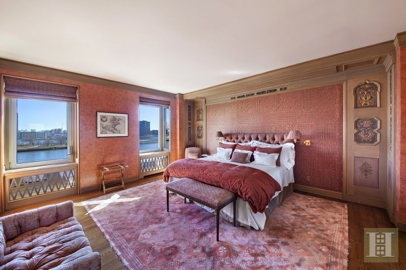 Photo of Greta Garbo's bedroom at 450 East 52nd Street