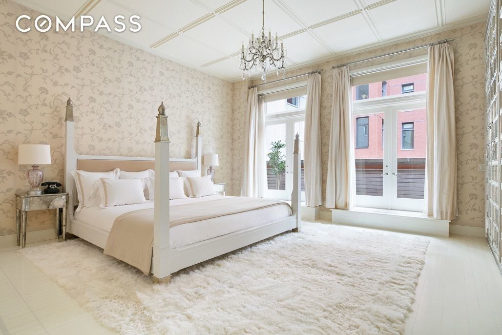Photo of Gwyneth Paltrow and Chris Martin master bedroom