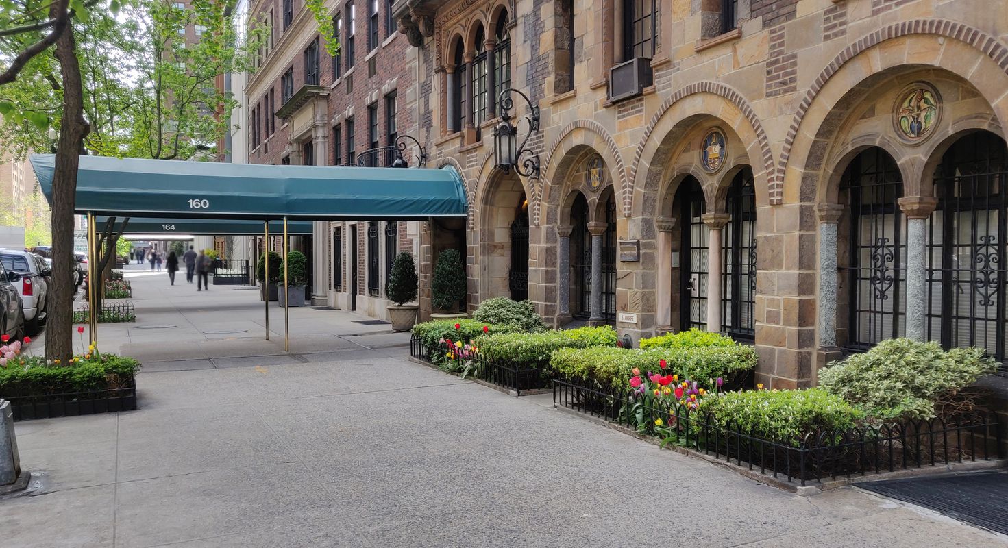 Exterior of Lee Radziwill home on East 72nd Street