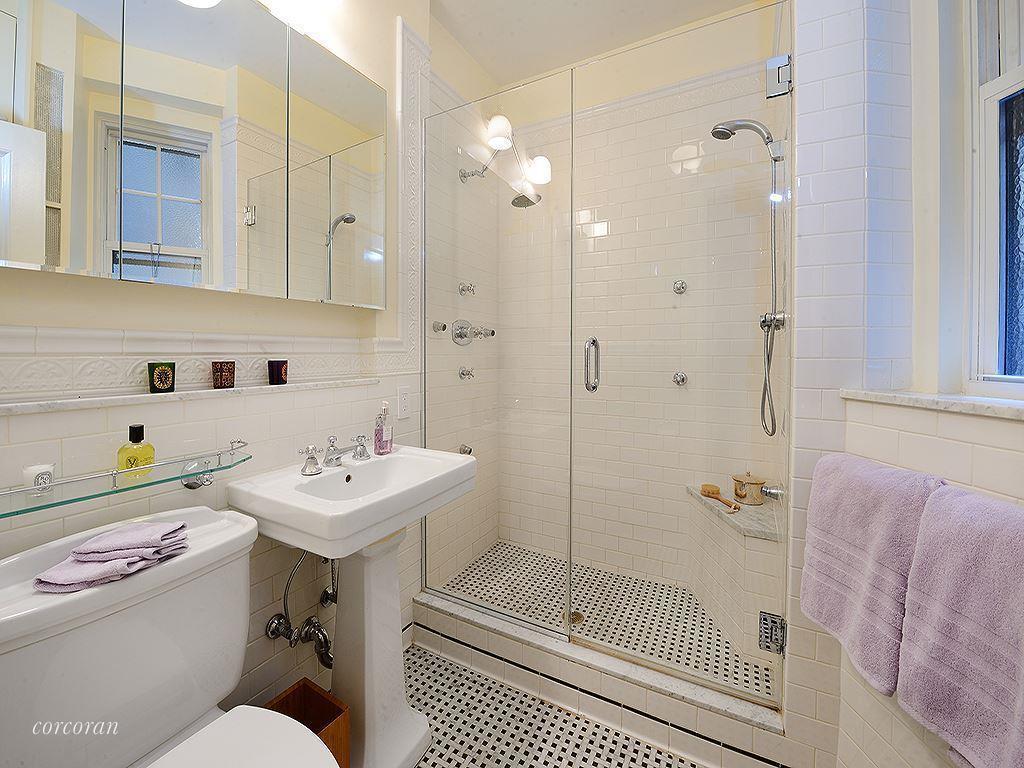 Photo of bathroom in Chris Noth's Lenox Hill apartment