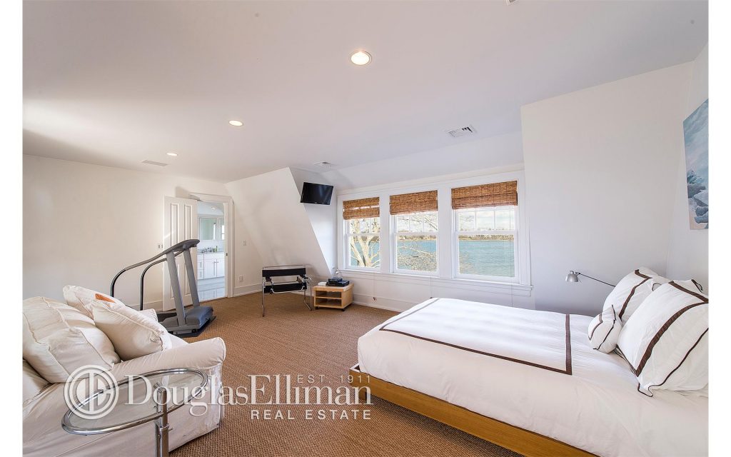 Photo of guest room of Kourtney and Khloé Take The Hamptons show