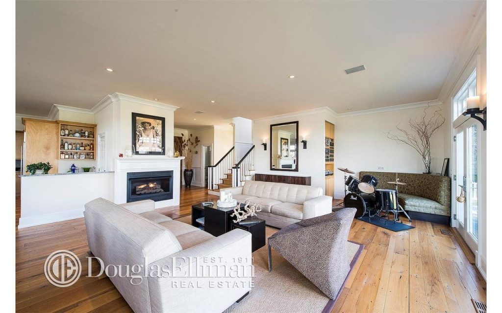 Photo of living room of Kourtney and Khloé Take The Hamptons show