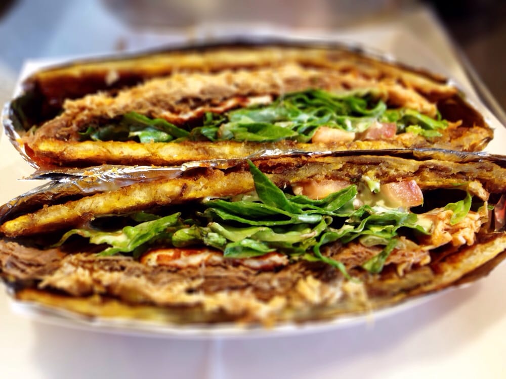 image of a patacon sandwich from Venezuela