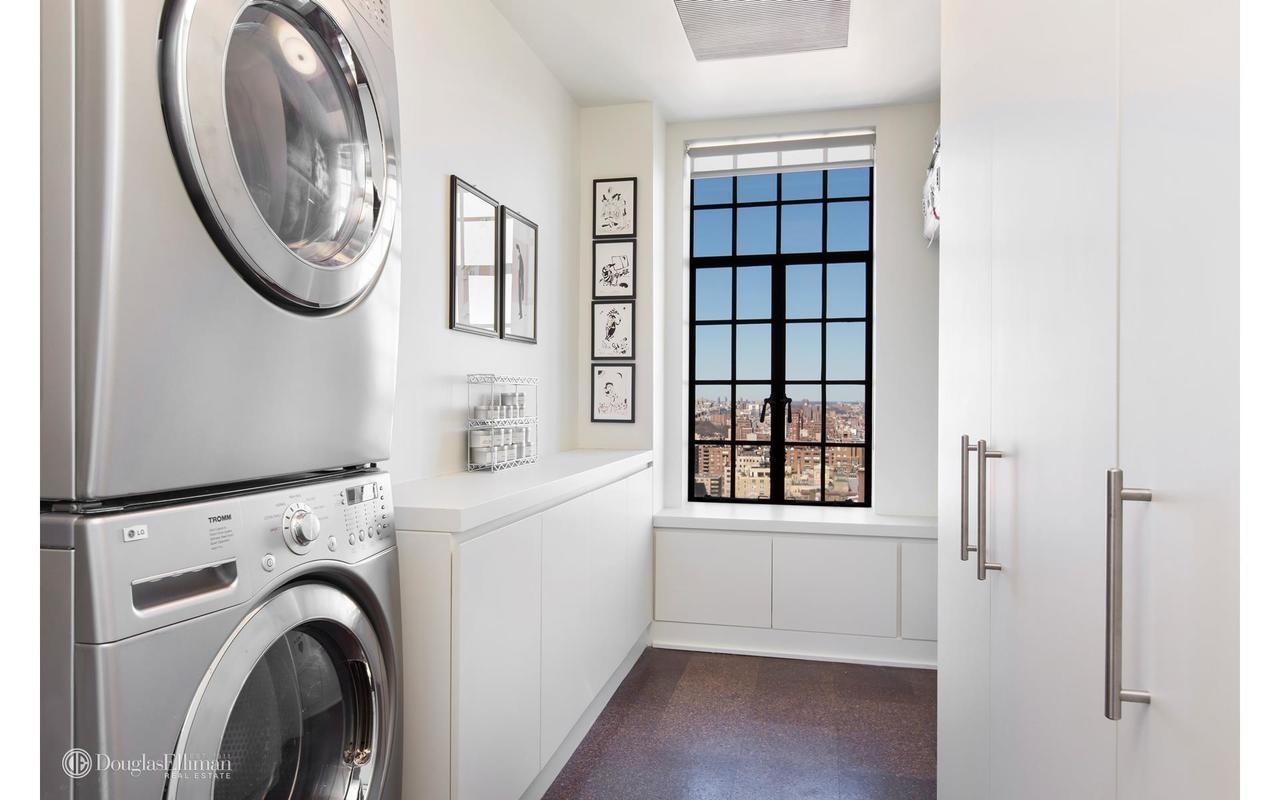 photo of laundry room in Ron Howard's eldorado apartment