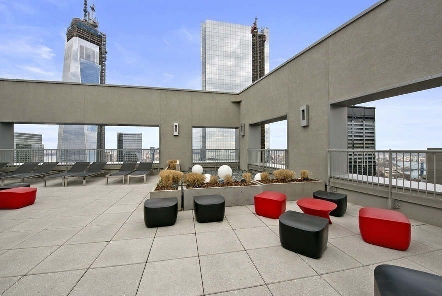 This listing offers a typical rooftop terrace in the Financial District. 