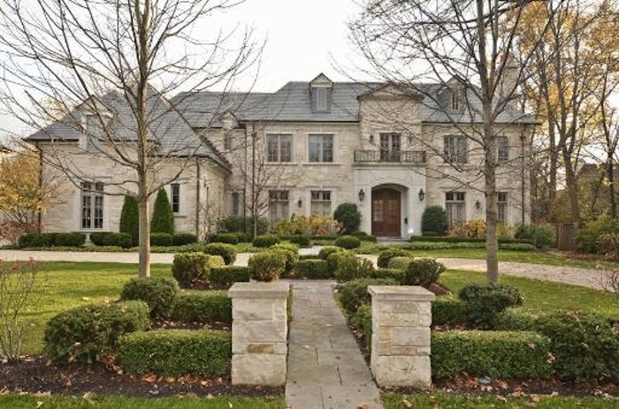 Photo: house/residence of the  50 million earning Chicago, Illinois-resident
