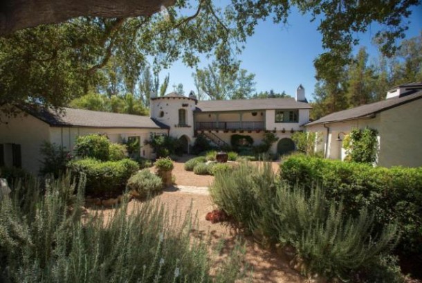 Reese Witherspoon lost nearly $1 million when she sold this ranch