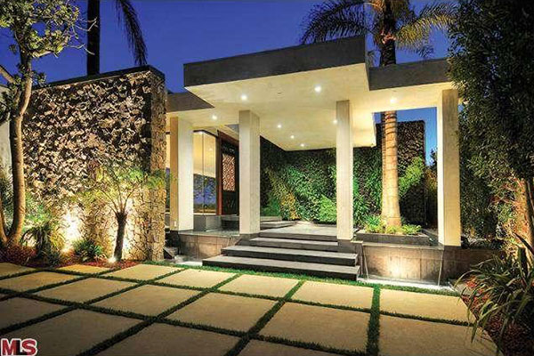 Jennifer Aniston Rented This Beverly Hills Mansion