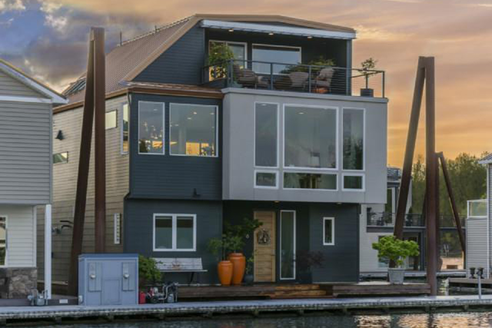 May2015-Trulia-Start-Summer-Off-Right-in-One-of-These-5-Houseboats-Portland3