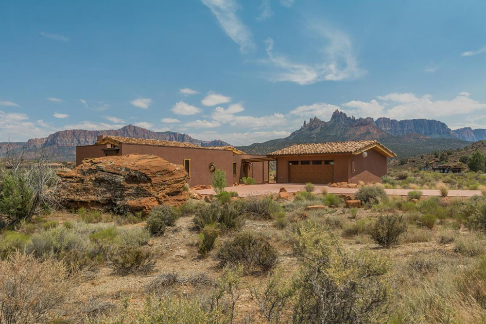 exterior of home for sale near national parks in america