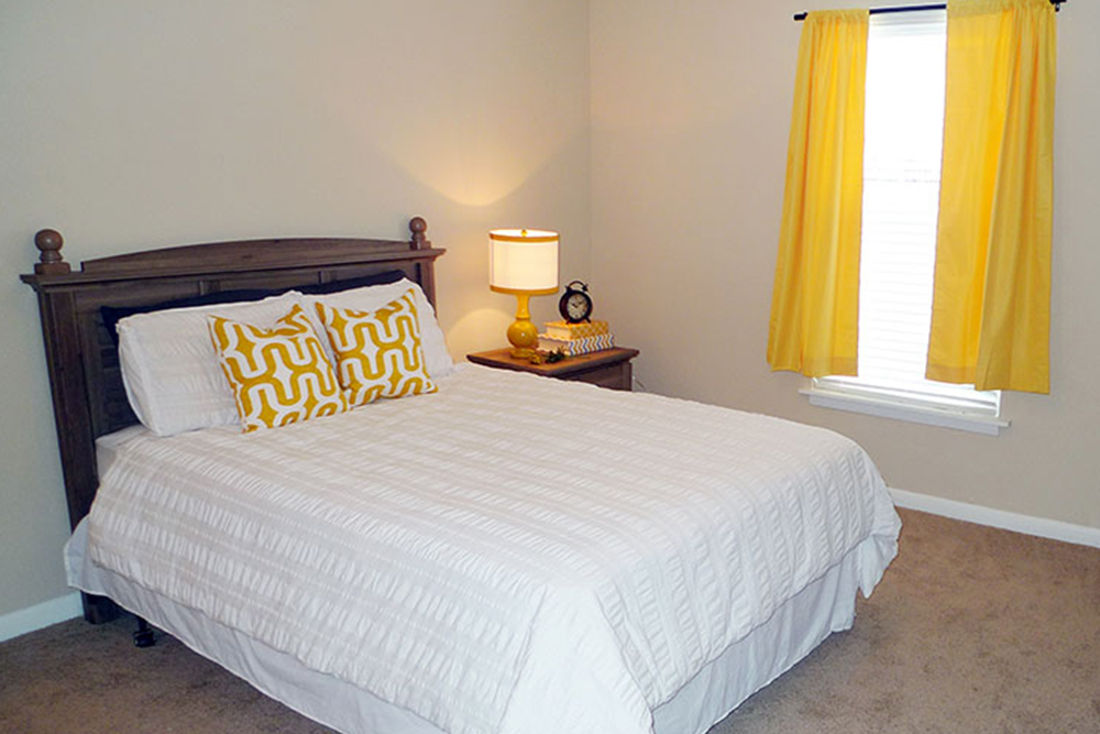 apartments for rent under 1000 yellow curtains nashville
