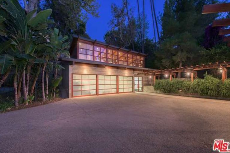 Alyson Hannigan and Alexis Denisof Buy Again In Encino