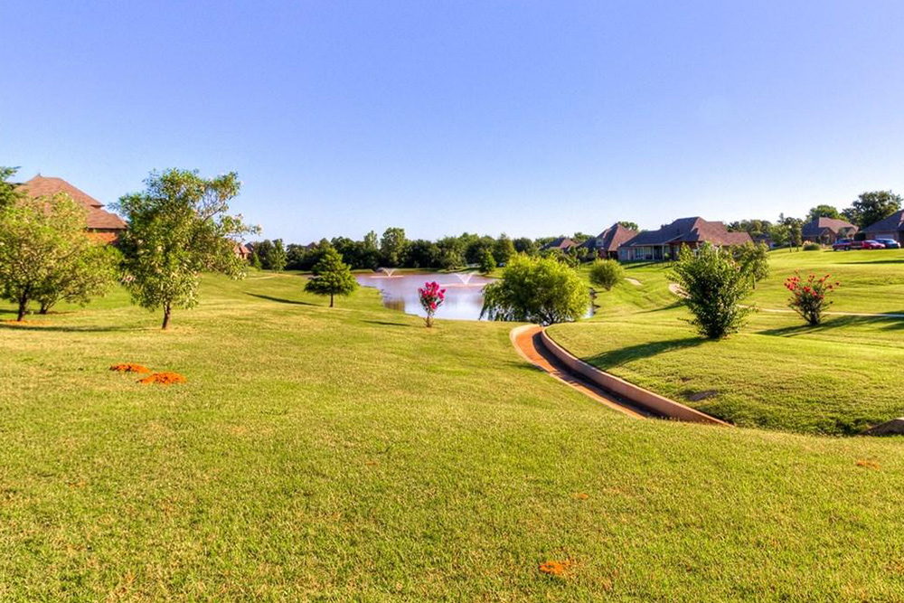 average house size for sale in choctaw OK backyard
